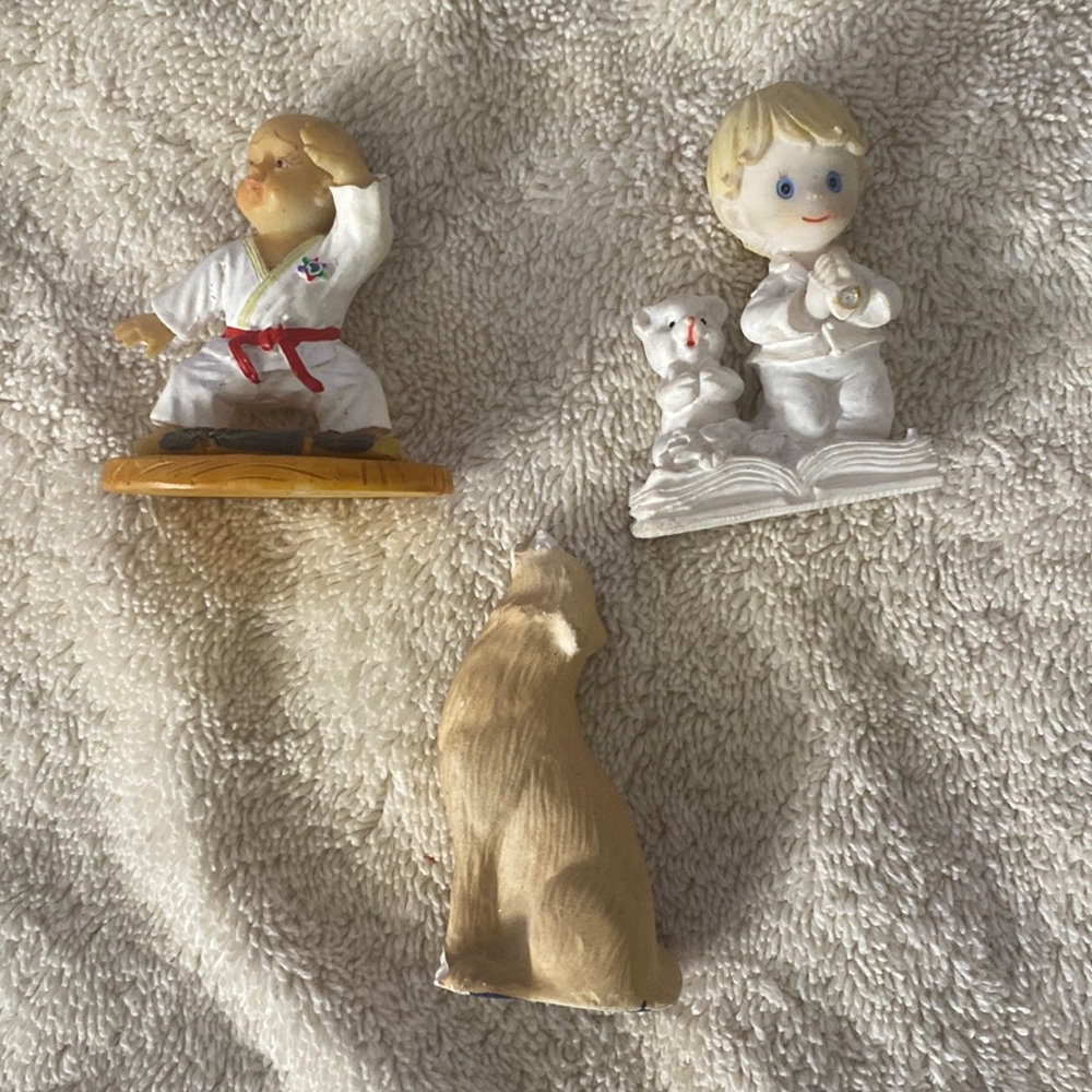 Three piece bundle of figurines